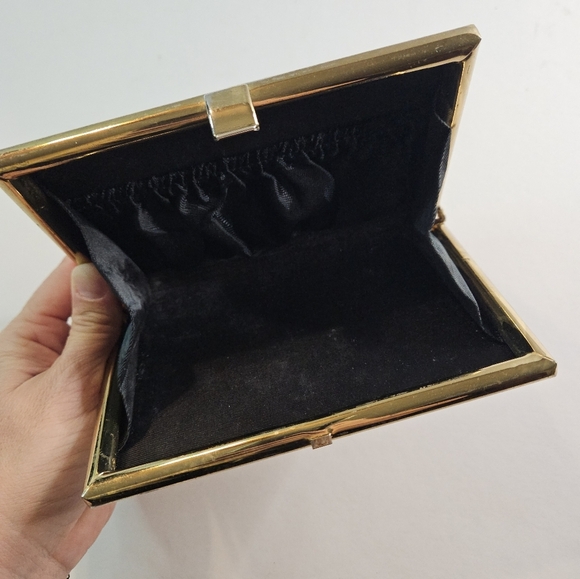 Vintage Gold Faux Metal Small Clutch With Clasp 6 X 4 X 1 - Picture 3 of 5
